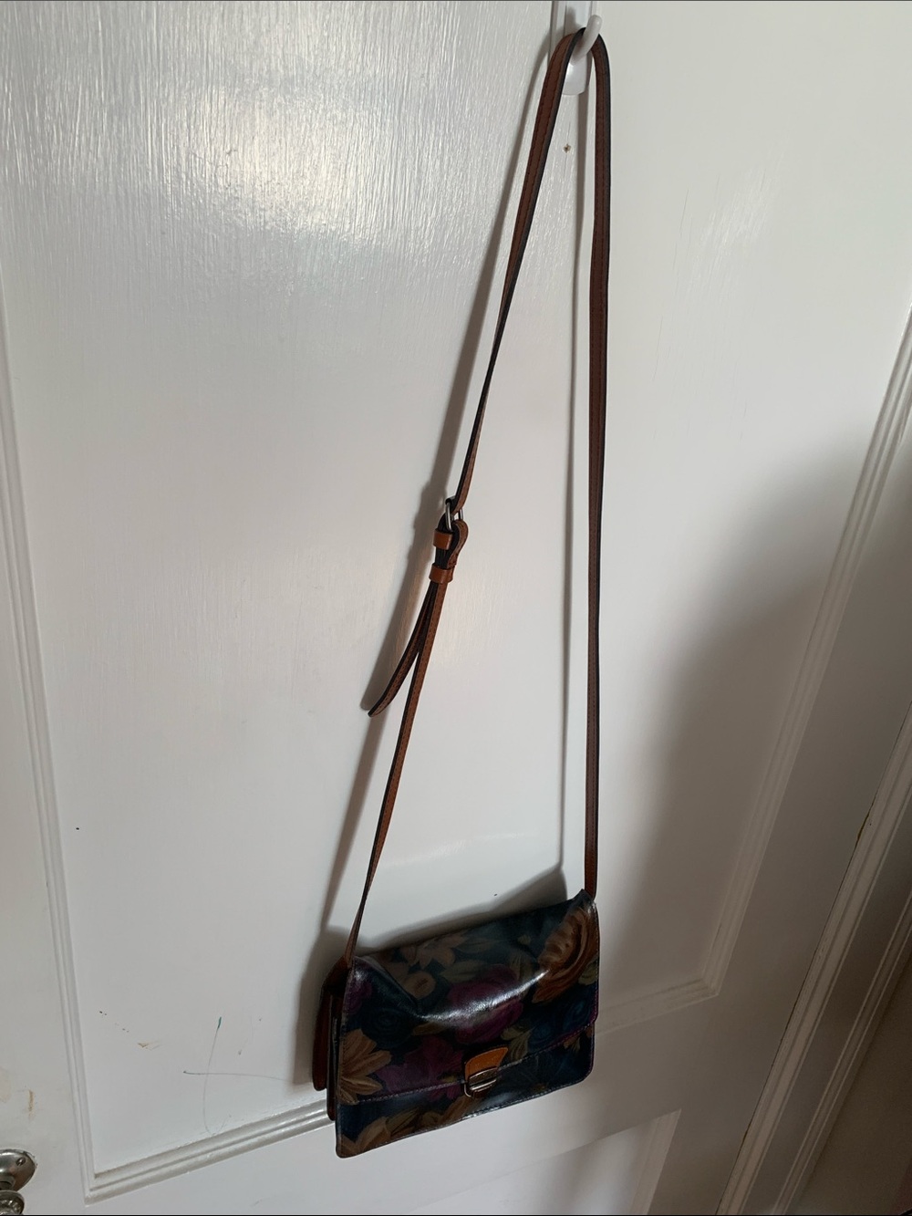 Women's Floral Leather Crossbody Bag in Multicolor - Picture 5 of 9